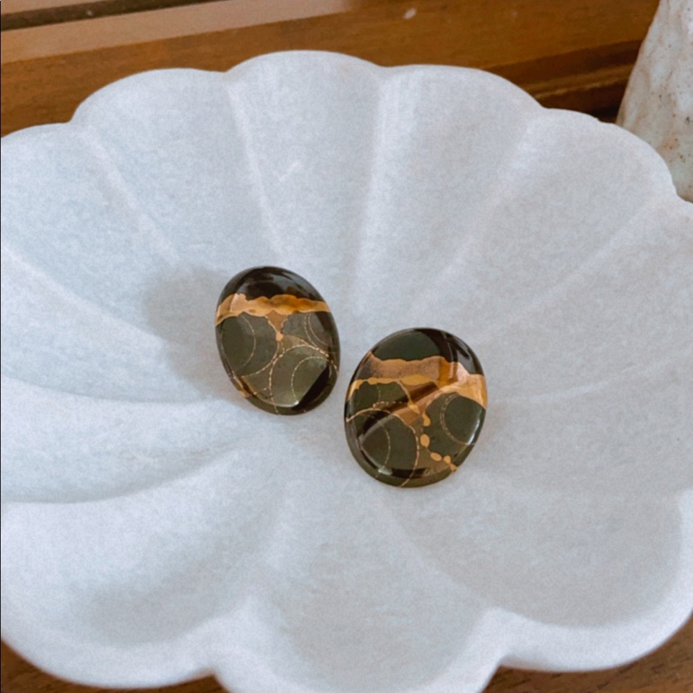 Glossy Black and Gold Vintage Retro Earrings